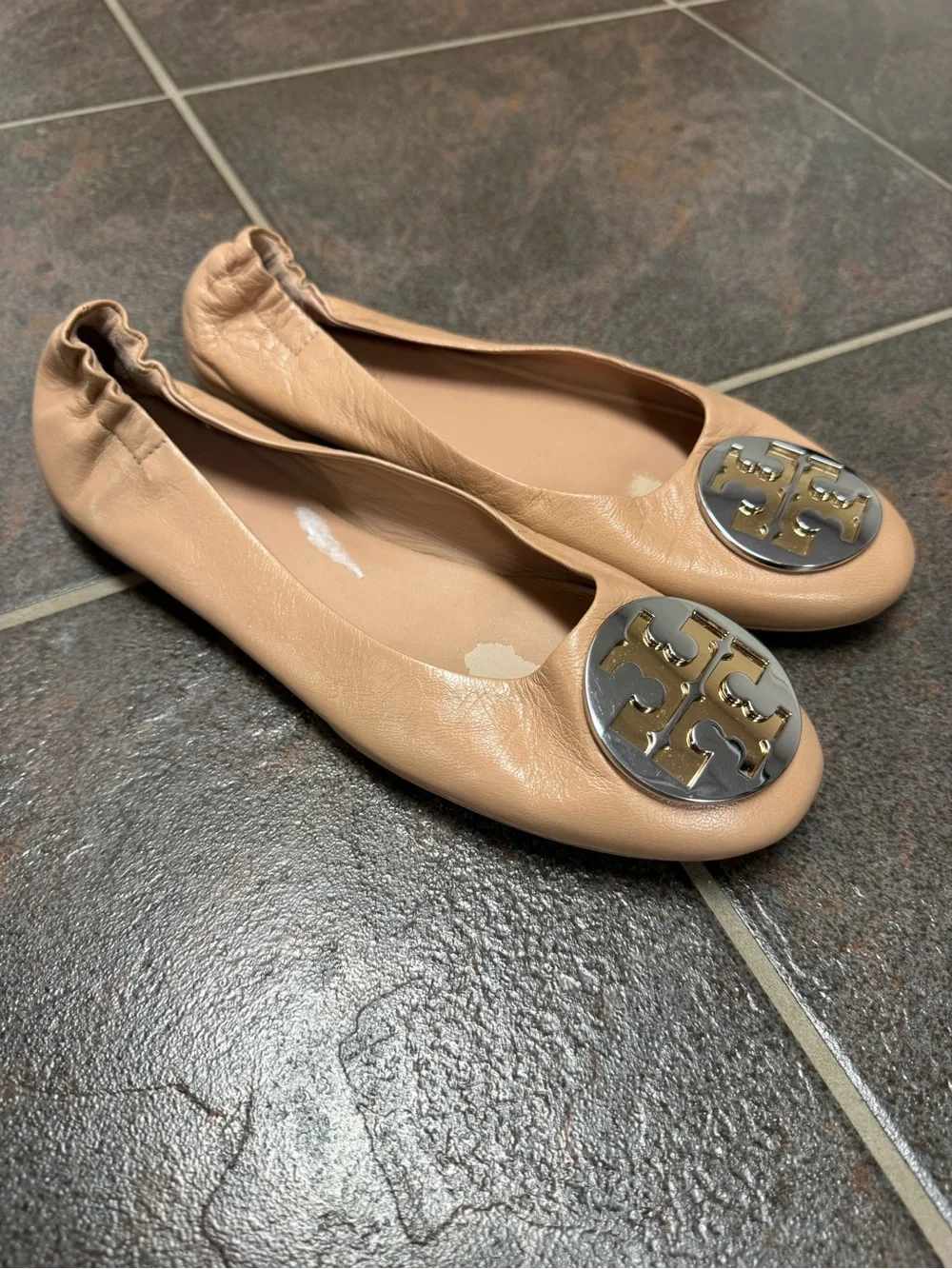 Tory Burch Almond Flour Nude Leather Claire Ballet Flat Logo Slip On Shoes 6